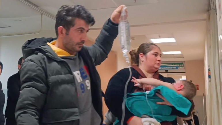 Bebeğin üzerine kaynar su döküldü