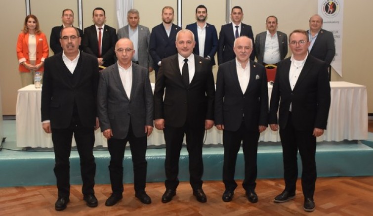 BEKSİAD'da bayrak değişimi