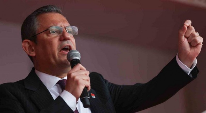 Ben size iktidara gül bahçesinden geçerek gitmeyi vadetmiyorum