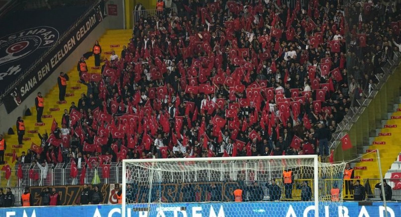 Beşiktaş taraftarı yönetimi istifaya davet etti