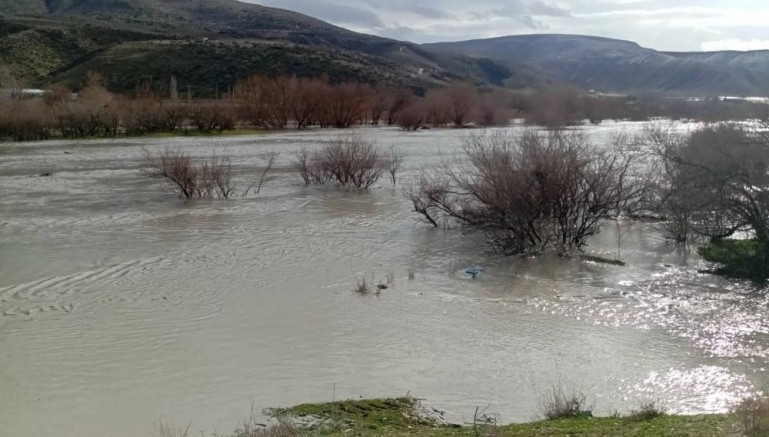 Beypazarı'nda ekili araziler sular altında kaldı