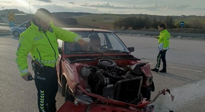 Beyşehir’de otomobil tırla çarpıştı: 2 yaralı