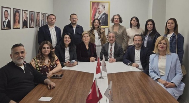 BHİD'de bayrak değişimi