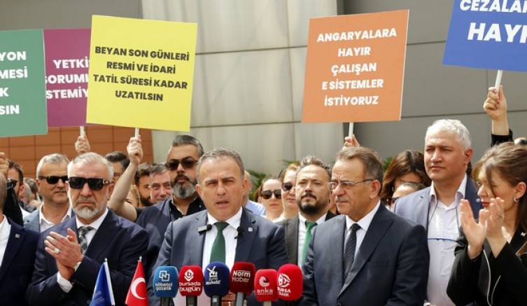 Bıçak kemiğe dayandı