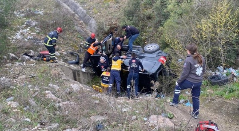 Bilecik'te otomobil takla attı: 2 yaralı