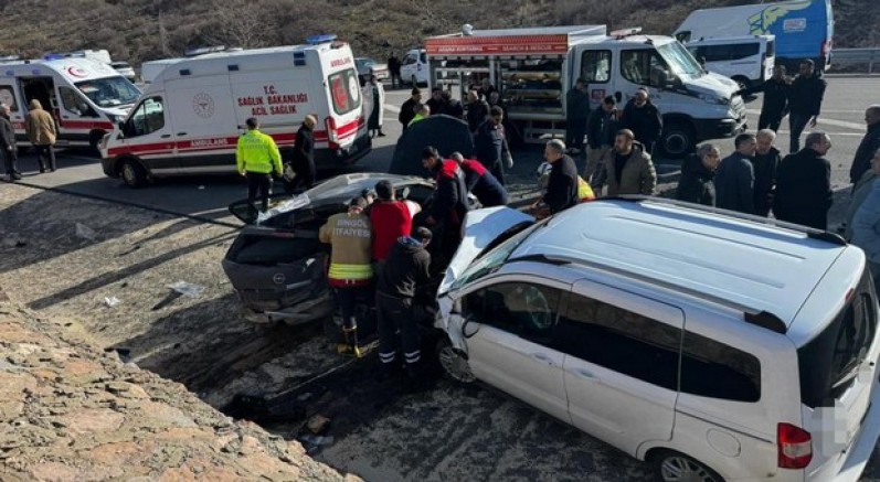 Bingöl’de feci kaza: 2 ölü, 3 yaralı