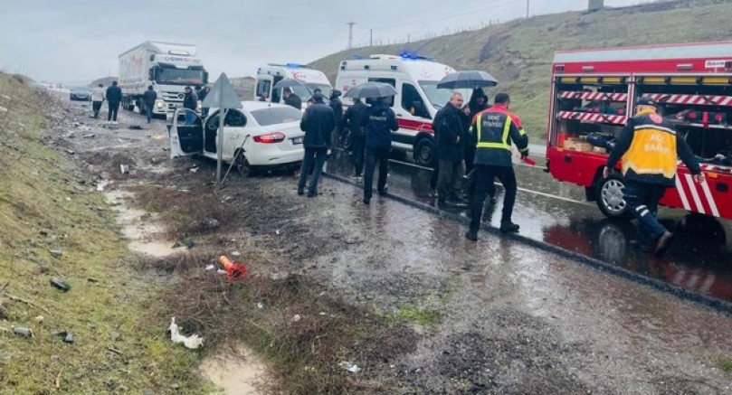 Bingöl’de trafik kazası : 1 ölü 2 yaralı