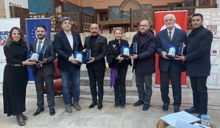 Bir koleksiyoner bin hikaye