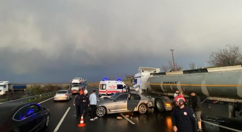 Birecik'te zincirleme trafik kazası: 1 ölü, 5 yaralı