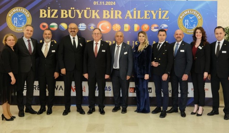 Biz büyük bir aileyiz