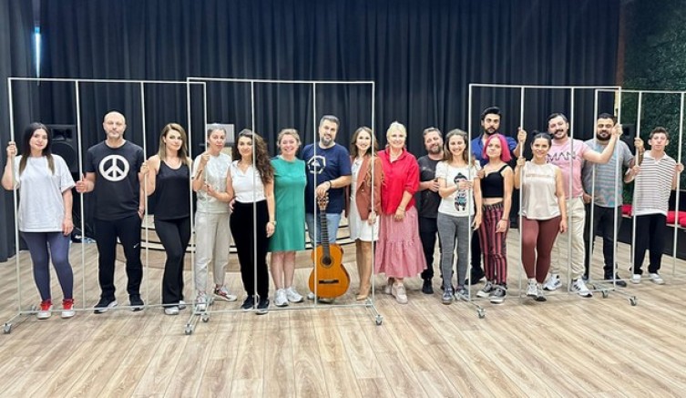 ‘Bizim Nazım’ perdelerini açıyor
