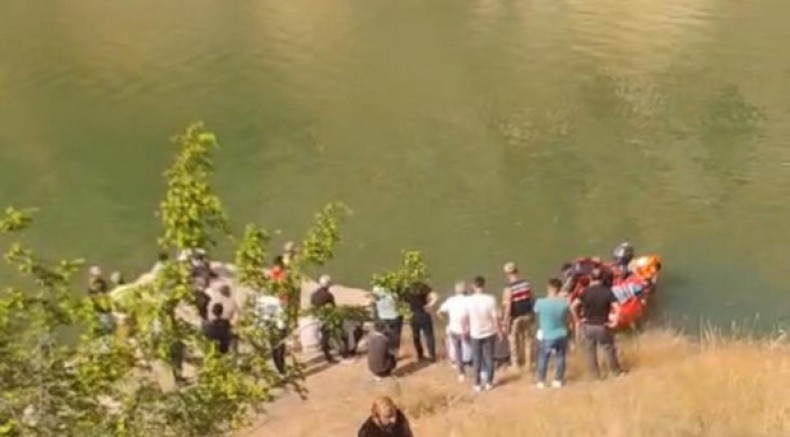 Botan Çayı’na giren çocuk kayboldu