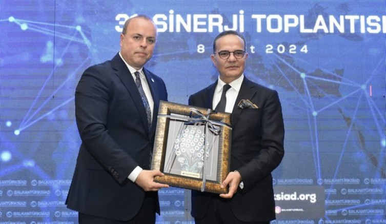 Bozay: Türk zoru sever