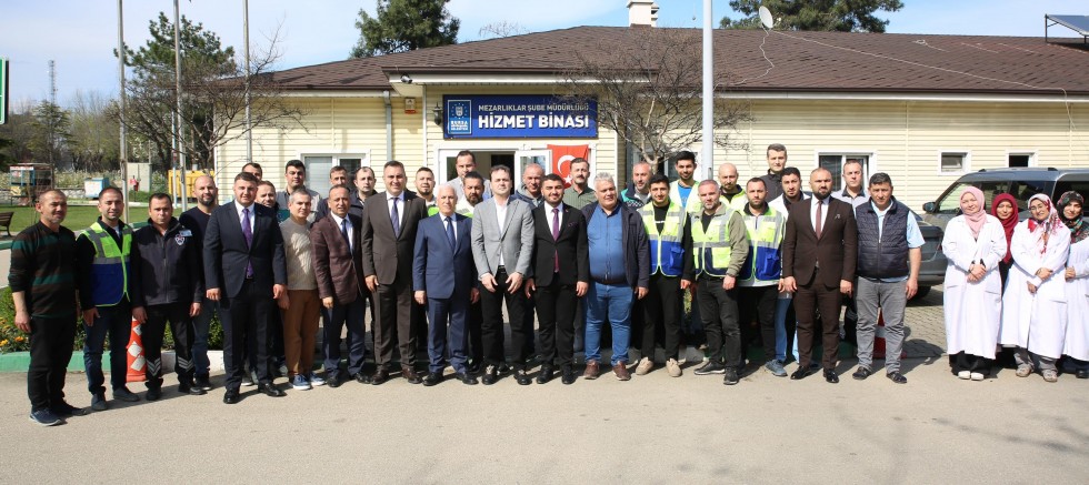 Bozbey, bayramda çalışan ekiplerle birlikte