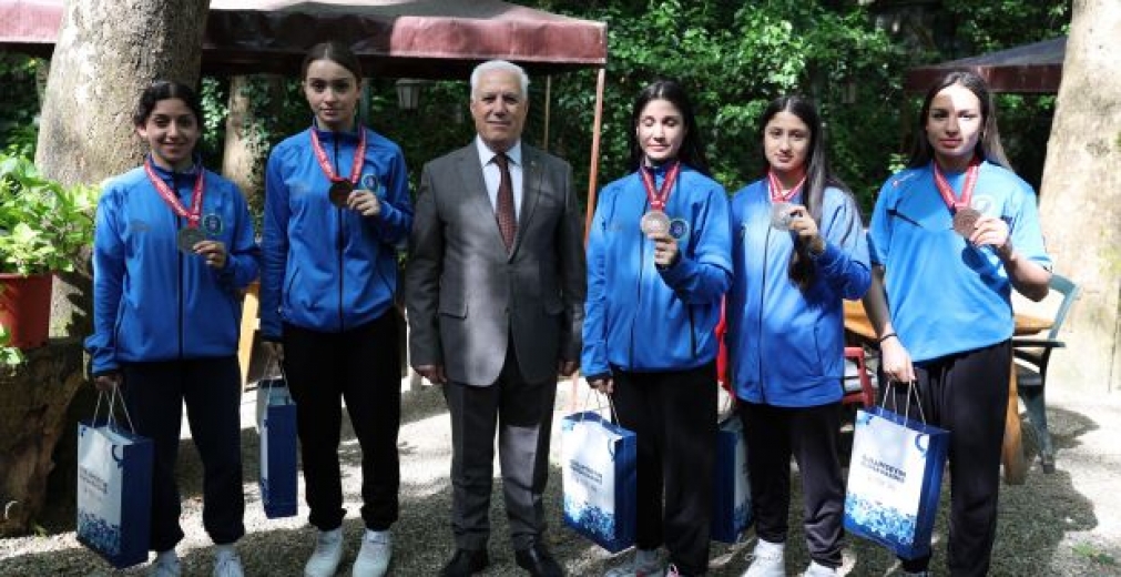 Bozbey, Bursa’nın gururu sporcuları tebrik etti