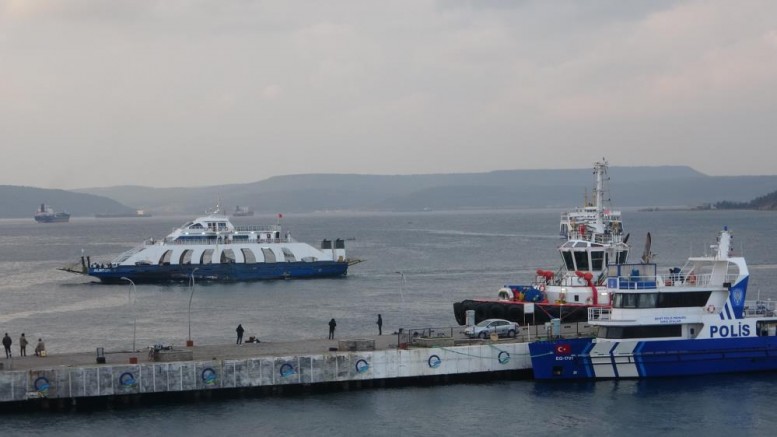 Bozcaada ve Gökçeada'ya feribot seferleri iptal edildi