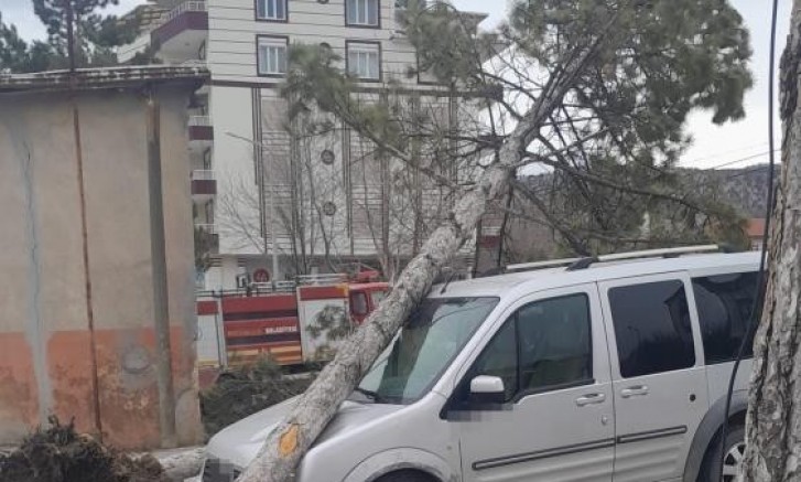 Bozkır'ı da fırtına vurdu