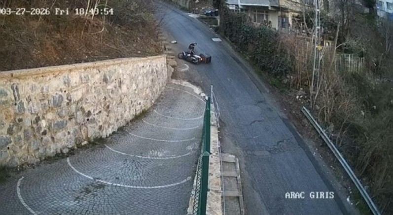 Bozuk yolun sebep olduğu kaza kamerada: 1 yaralı