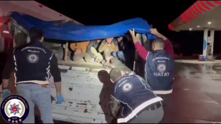 Branda altında12 kaçak göçmen