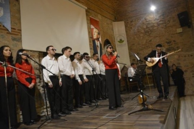 Bu konser diğerlerine hiç benzemiyor; Bursa'da ayakta alkışlandılar