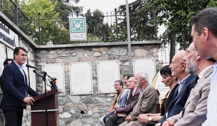 Bu kütüphanede 700 yıllık şiir mirası var