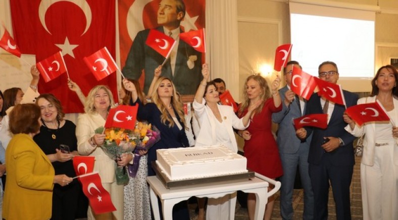 BUİKAD'da bayrak değişimi