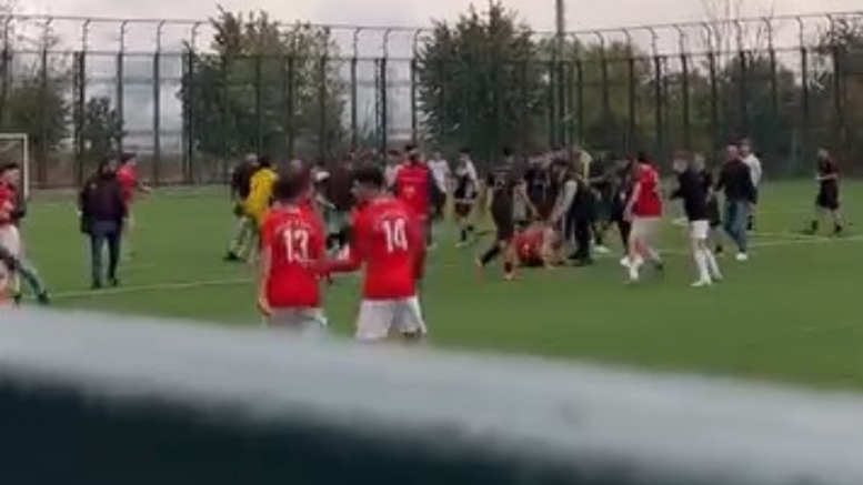 Bunlar mı sporcu? Bursa'da yumruklar konuştu