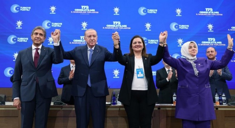 Burcu Köksal, AK Parti'ye katıldı