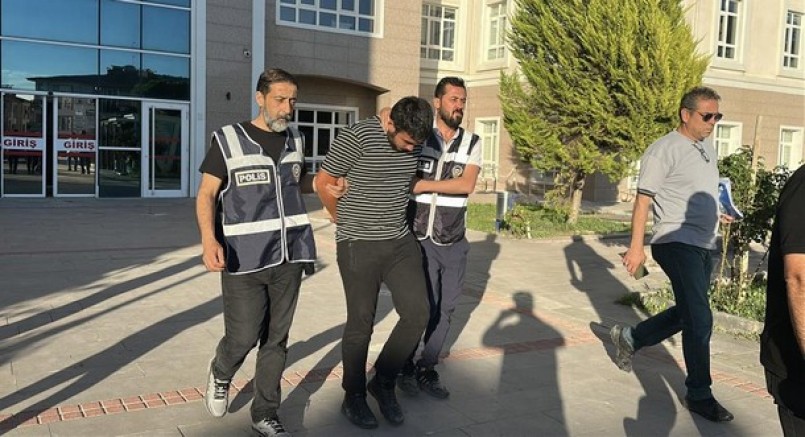 Burdur'da evine gelen adamı öldüren genç tutuklandı