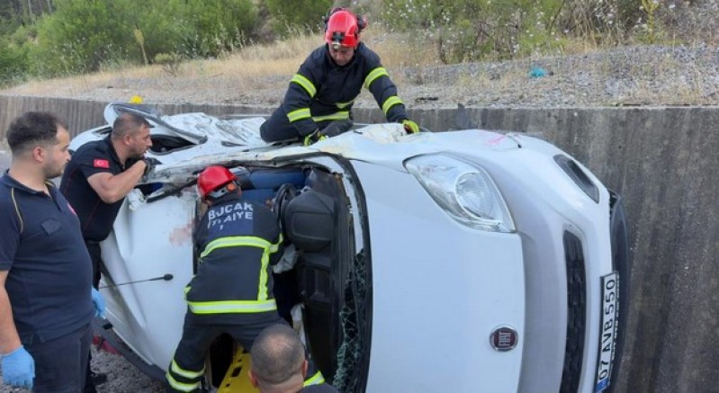 Burdur'da tır ile hafif ticari araç çarpıştı: 1 ölü, 1 yaralı