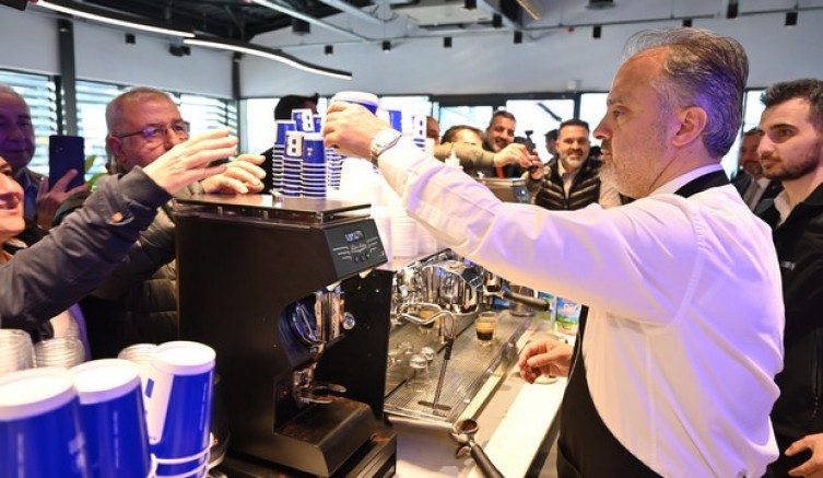 Burfaş Kafe Kent Meydanı’nda