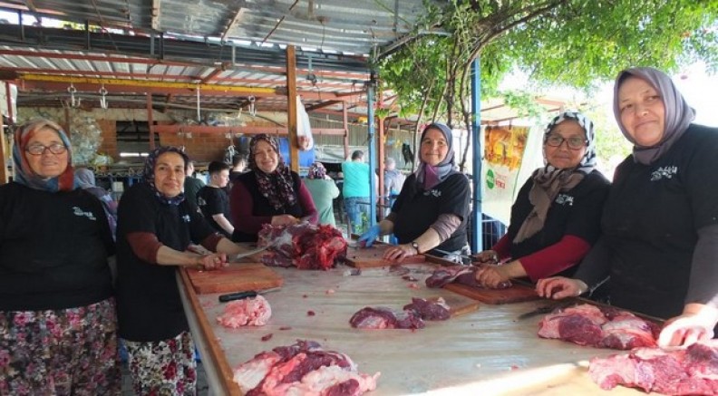 Burhaniye’de kadınlar kasap oldu