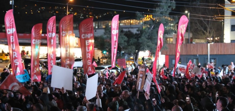 Bursa ayaklandı; İmamoğlu'na destek...