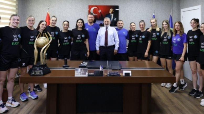 Bursa Büyükşehir Belediyespor'da imzalar atıldı