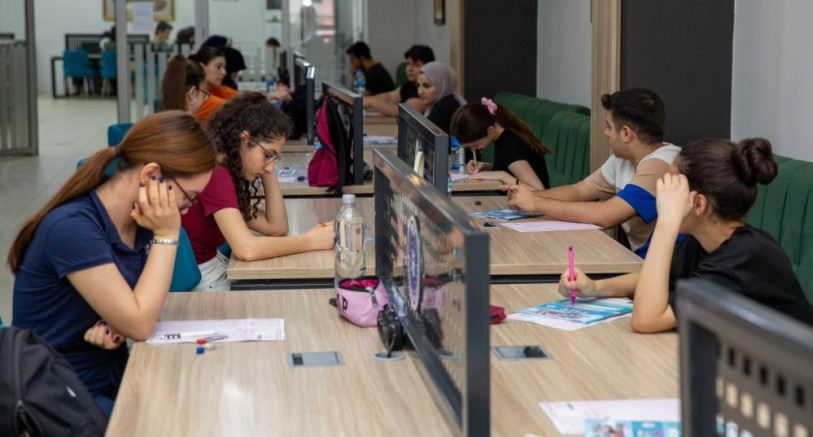 Bursa Büyükşehir üniversite adaylarının yanında