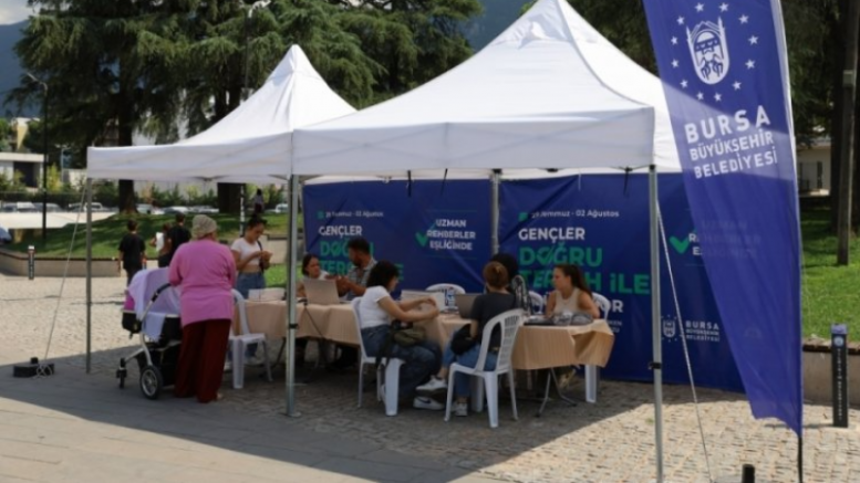 Bursa Büyükşehir, üniversite tercihinde gençlerin yanında
