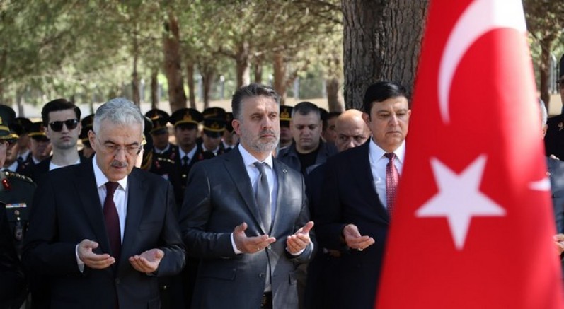 Bursa'da 15 Temmuz programı şehitleri anarak başladı
