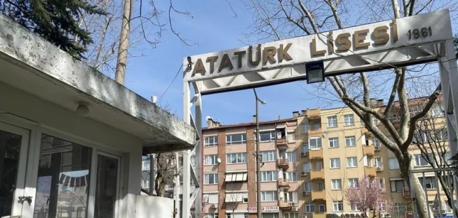 Bursa'da 65 yıllık tarihi binaya duygu dolu veda