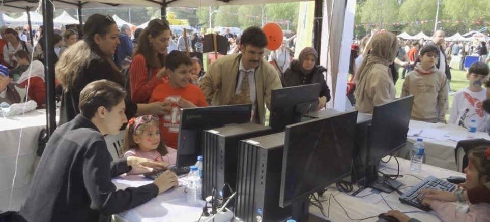 Bursa'da akıllı şehir oyunları minik oyuncularla buluştu