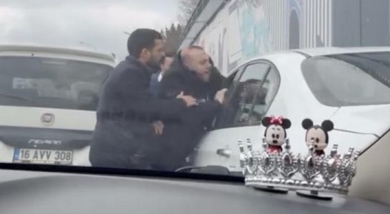 Bursa'da araçtan indi, ehliyeti gitti