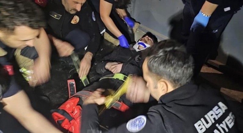 Bursa'da asansör boşluğuna düşen genç ağır yaralandı