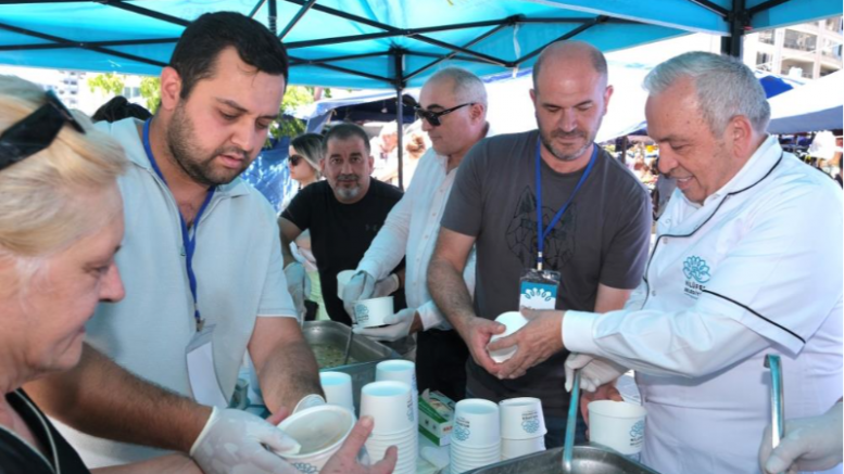 Bursa'da Başkan Şadi Özdemir’den aşure ikramı