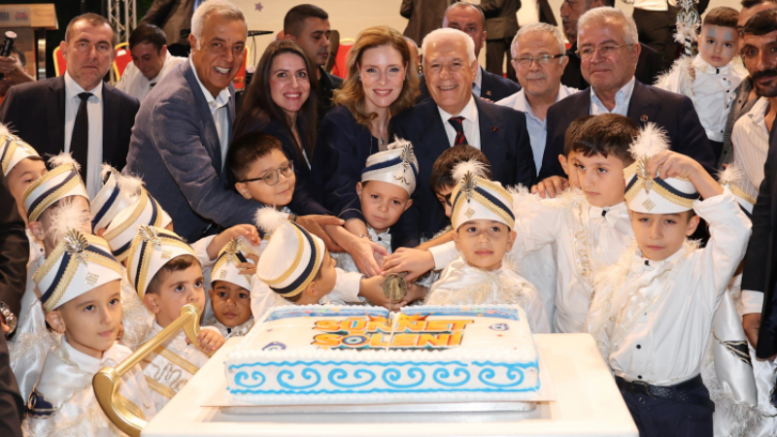 Bursa'da bayram havasında tören