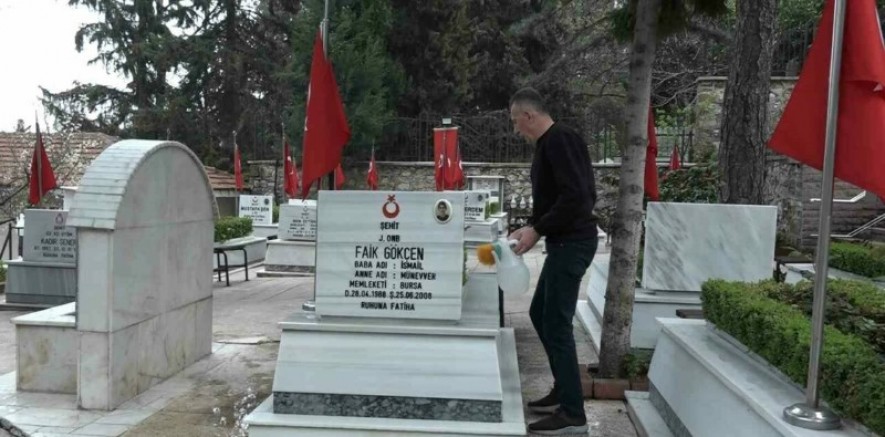 Bursa’da bayram öncesi şehitlikte hüzün var!