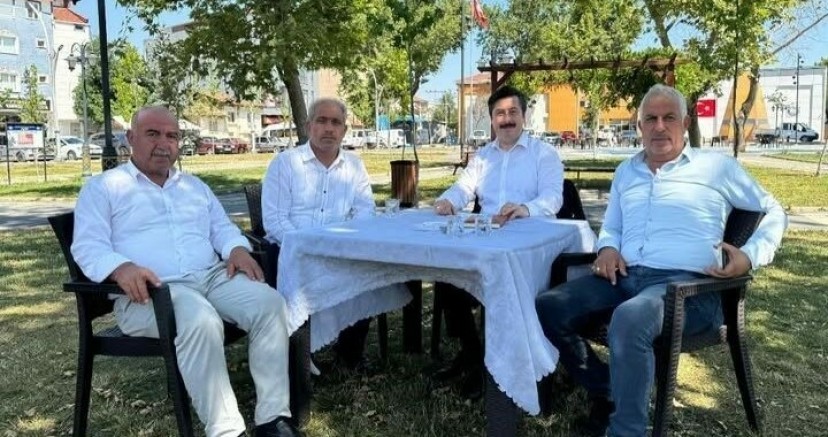 Bursa'da bu başkan diğerlerinden çok farklı; Makamını parka taşıdı