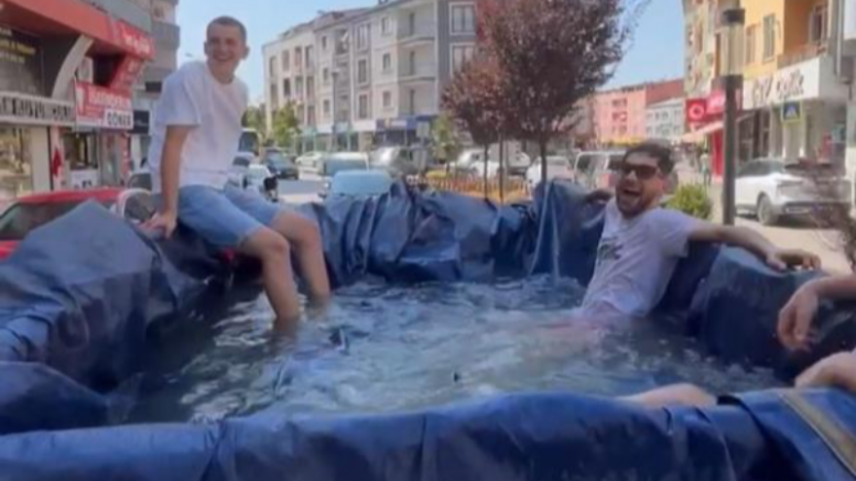 Bursa'da bu gençlere bakan bir daha baktı
