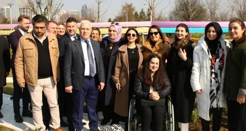 Bursa'da bu sokak, kadınların azmini, emeğini ve gücünü yansıtıyor!
