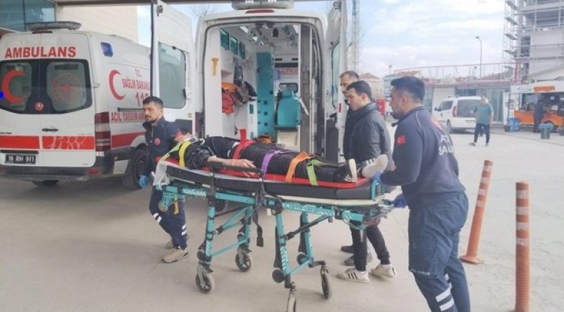 Bursa'da cip ile motosiklet çarpıştı, 2 kişi yaralandı