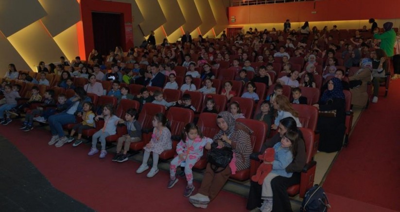 Bursa'da çocuk ve gençler hem eğleniyor hem öğreniyor