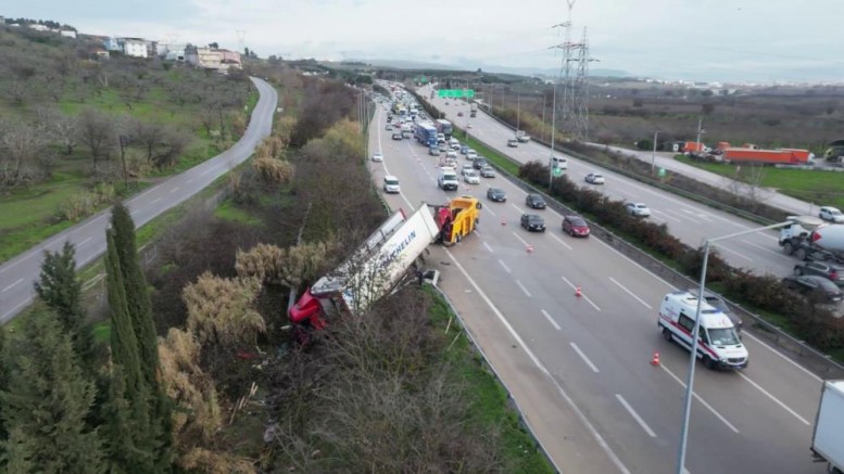 Bursa'da facia teğet geçti; Otoban kitlendi...